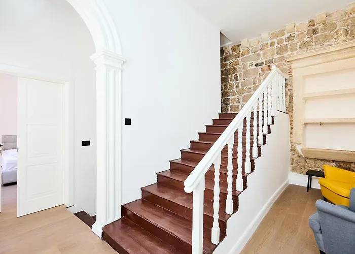 Tudisi Lux Suites By Dominium