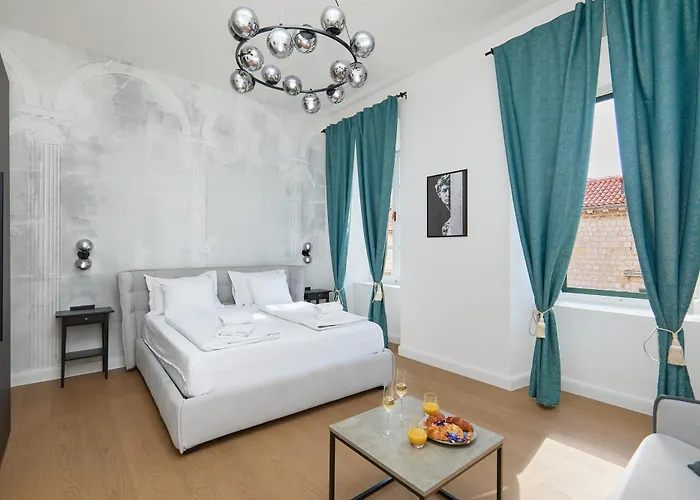 Tudisi Lux Suites By Dominium